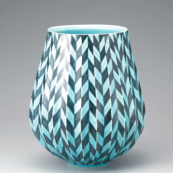 Flower Vase with Tansui Glaze and Arrow Feather Patterns