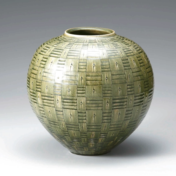 Jar with Ash Glaze and Engraved Pattern
