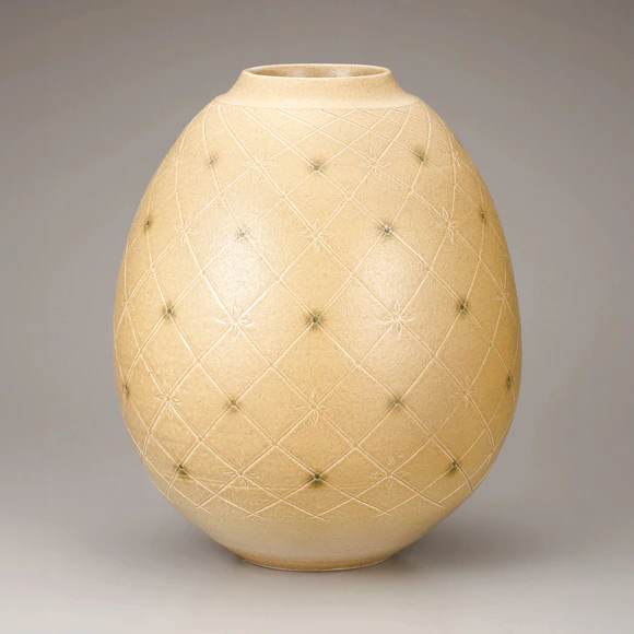 Kiseto Flower Vase with Line Design