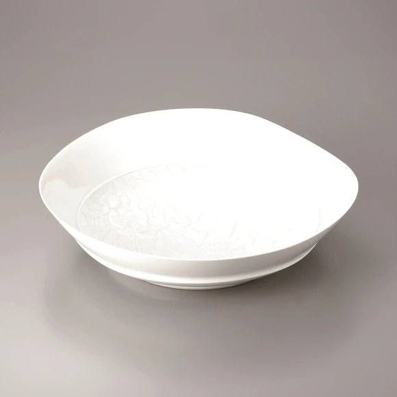 White Porcelain Bowl with Engraved Design "Schima Wallichii"