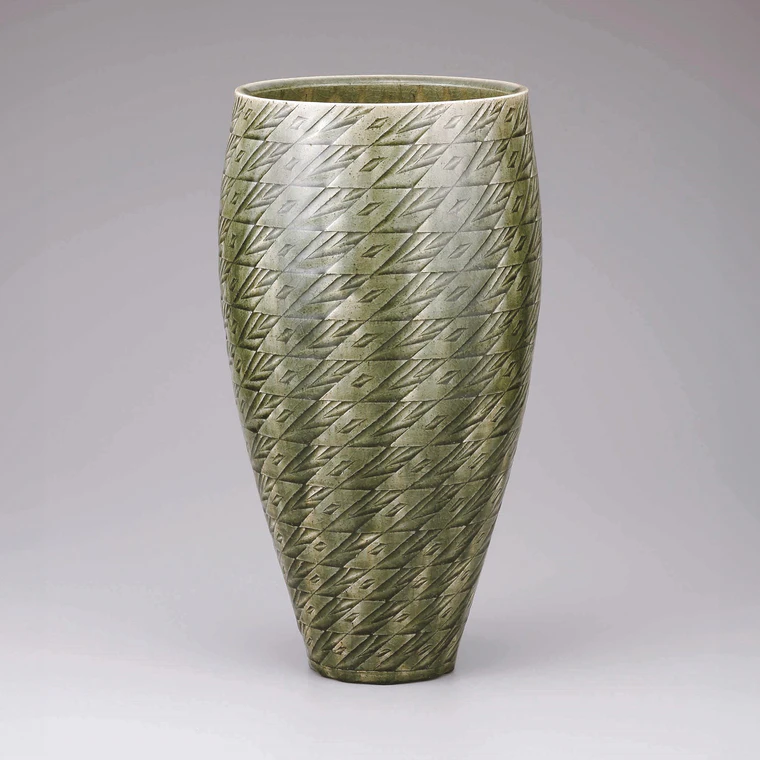 photo Flower Vessel with Ash Glaze and Curved Line in Engraving