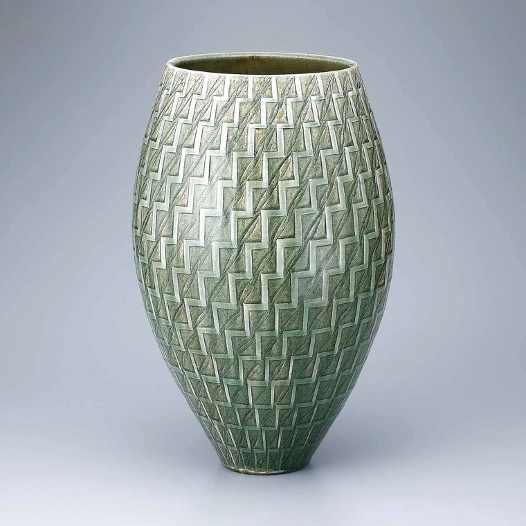 photo Flower Vessel with Ash Glaze and Curved Line in Engraving