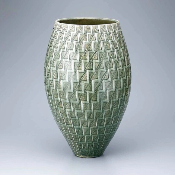 Flower Vessel with Ash Glaze and Curved Line in Engraving