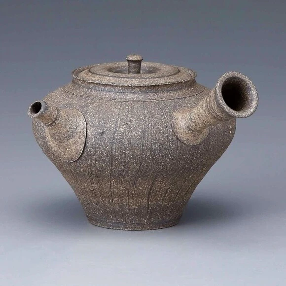 Teapot with High-fired Nanban and Line Pattern