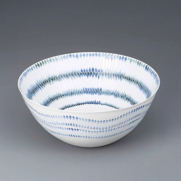 Large Bowl with Design in Underglaze Blue and Yu-hajiki