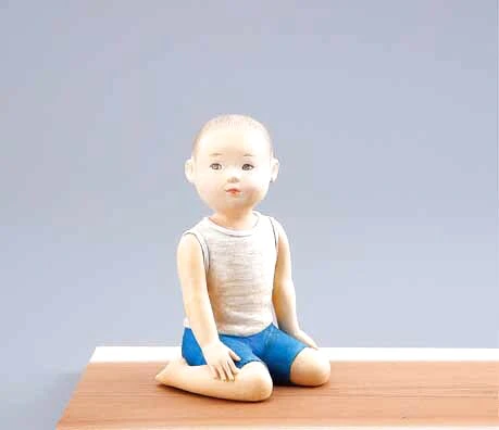 写真:桐塑胡粉布紙貼「呼んだ?」
