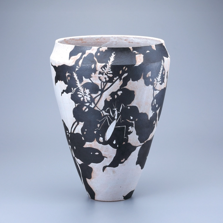 photo Flower Vase with Underglaze Iron Painting and Glaze in Kakewake Style "Food Chain"