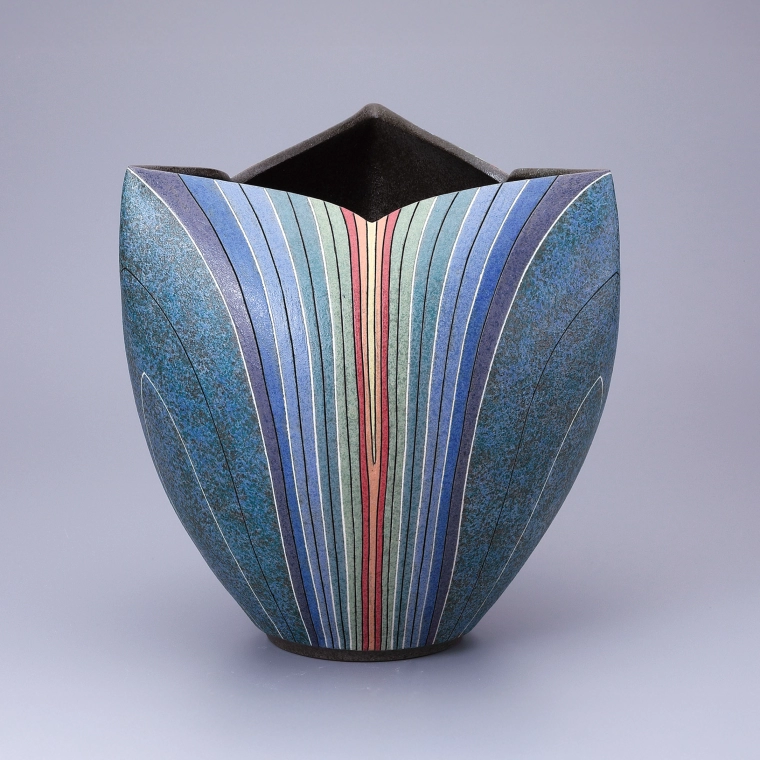 photo Flower vessel with inlay and colored slip decoration