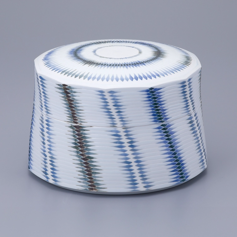 photo Box with Design in Underglaze Blue and Yu-hajiki "vortex"
