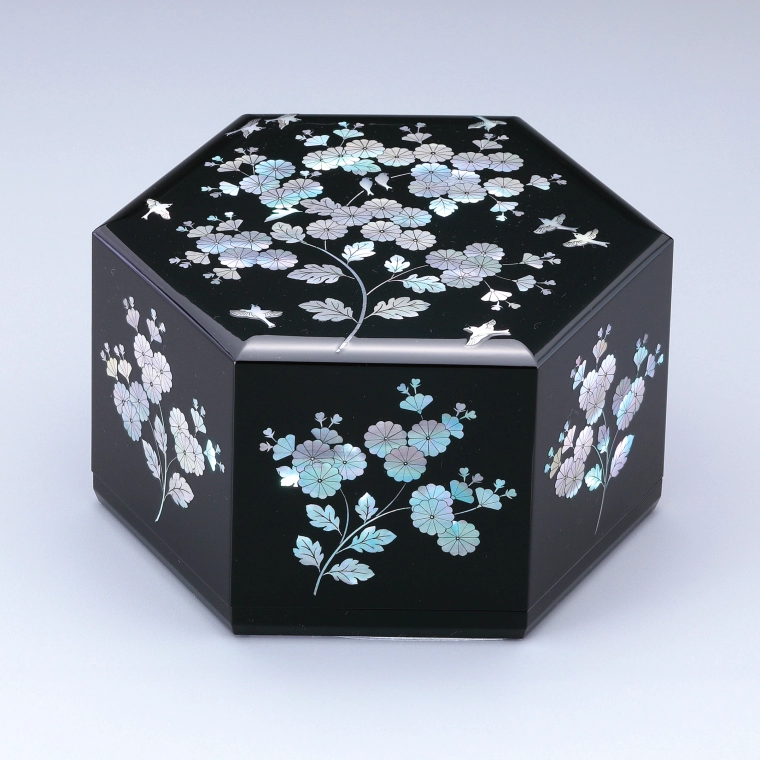 photo Box with Design of Fine Autumn Day in Mother-of-Pearl Inlay