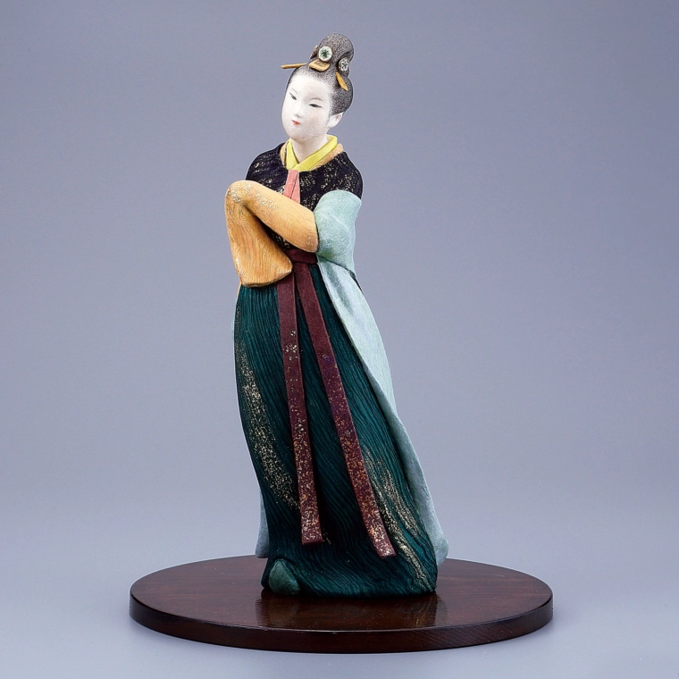 photo Formed with tōso and covered with cloth and paper "Whispering of the wind among pine trees"