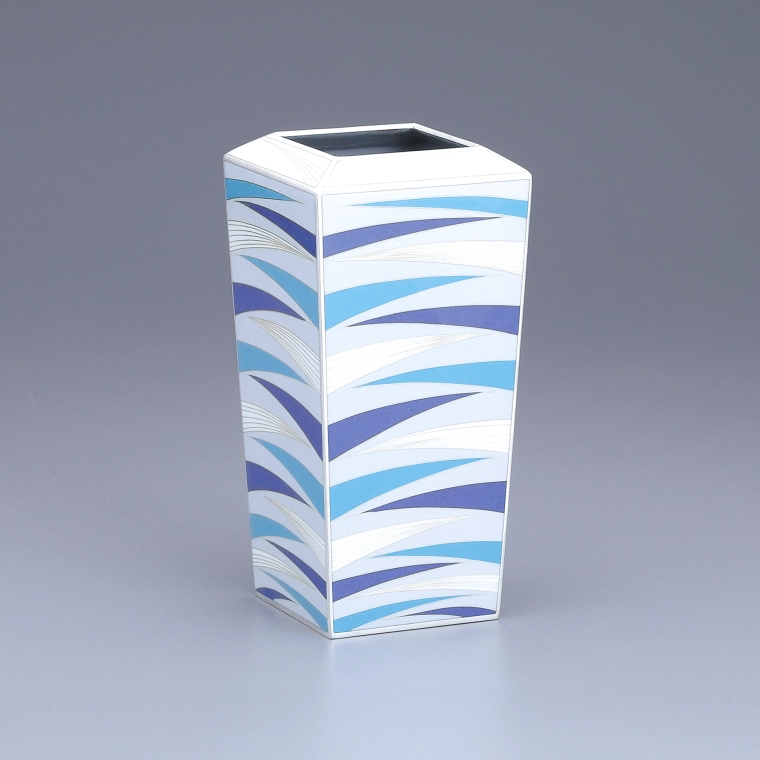 写真：有線七宝抽象文花器