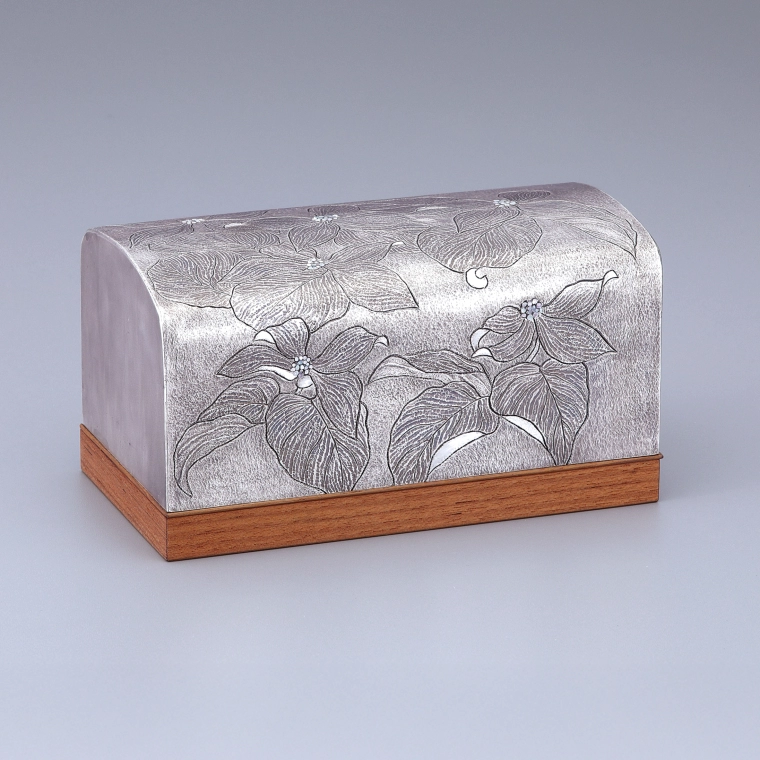 photo Silver Box with Dogwood Design