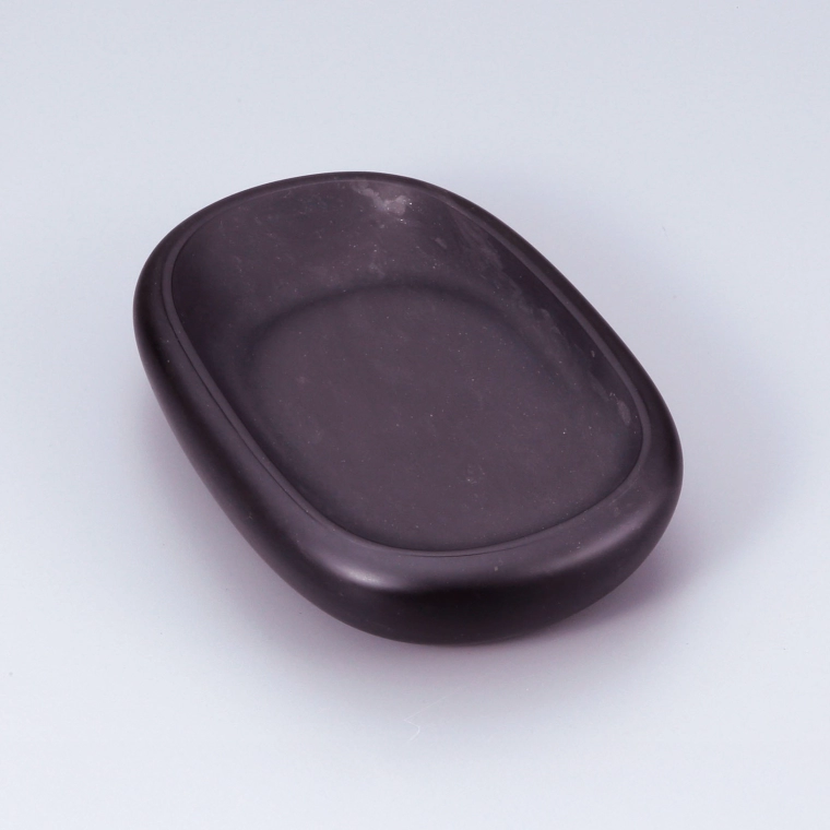 写真：楕円硯「吉祥」