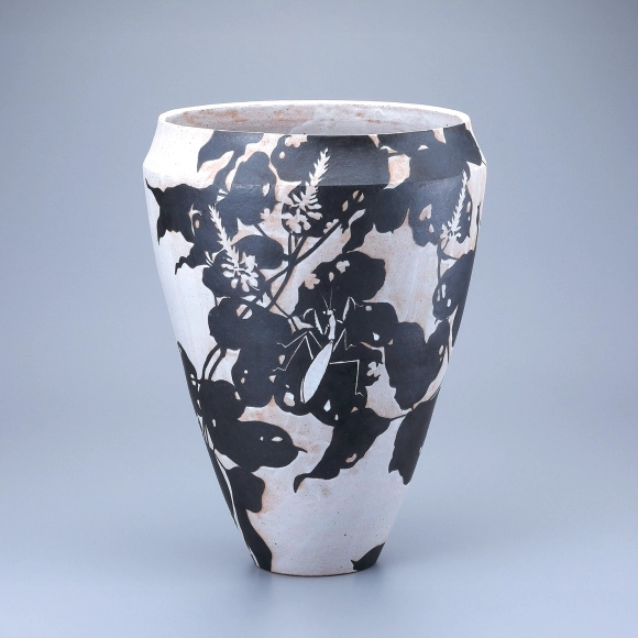 Flower Vase with Underglaze Iron Painting and Glaze in Kakewake Style "Food Chain"