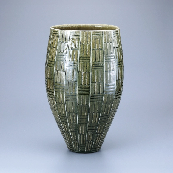 Flower Vessel with Ash Glaze and Curved Line in Engraving