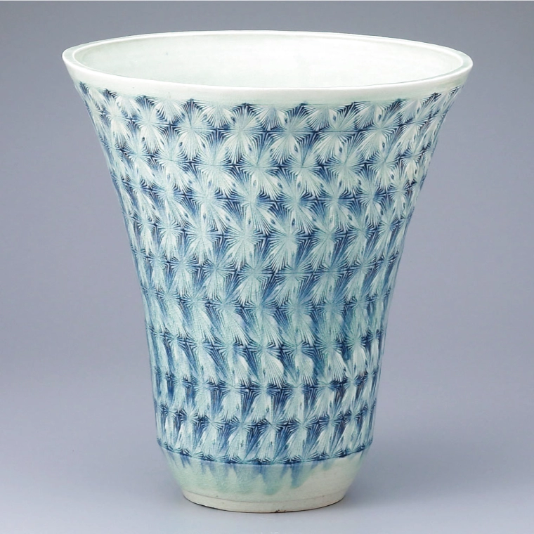 photo Flower Vase with Ofuke Glaze and Engraved Design