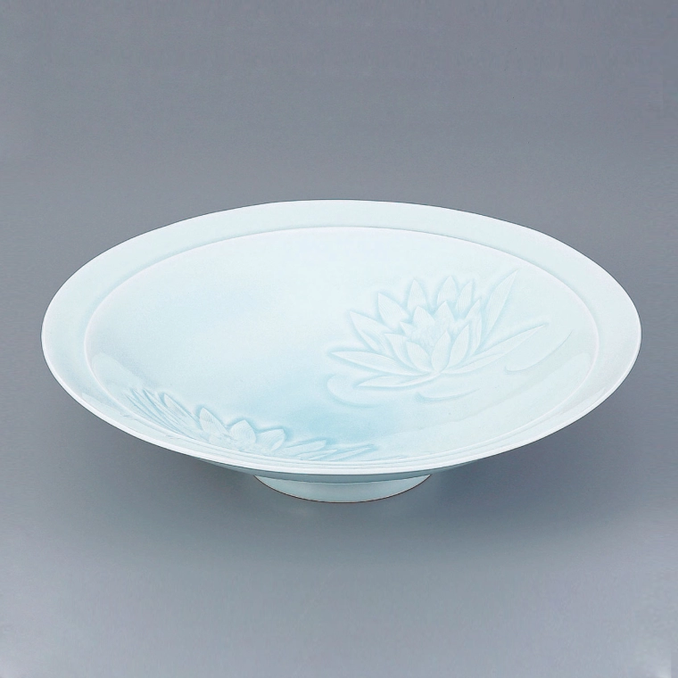 photo Pale Blue Porcelain Bowl with Engraved Flower Design