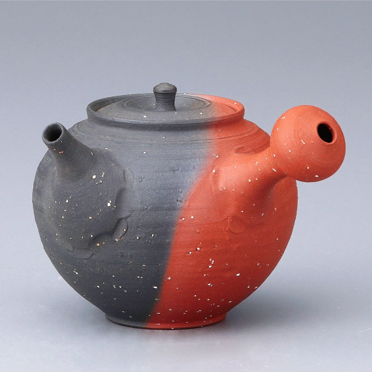 photo Teapot of Red Pear Skin Clay with Kiln Mutation Effects