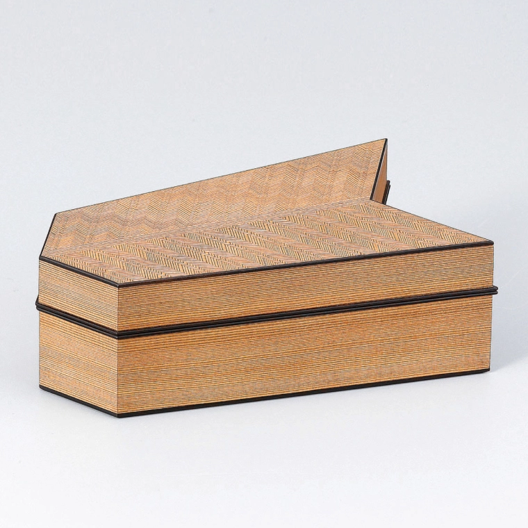 photo Box of jindai cedar wood with marquetry decoration