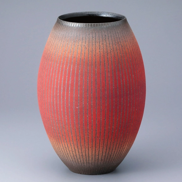 Madder Flower Vessel with Line Design