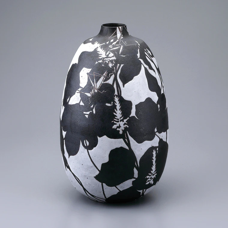 photo Jar with Iron Underglaze, Kake-wake and Glaze Painting "Food chain"