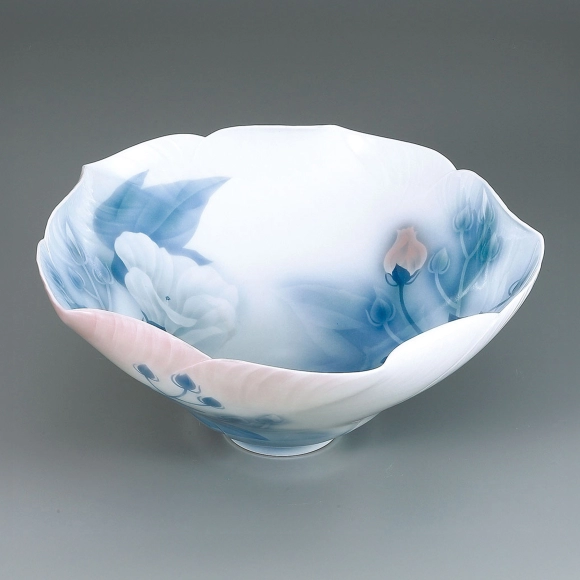 Bowl with Underglaze Blue Design "Suifuyo （Hibiscus mutabilis cv Versicolor）"