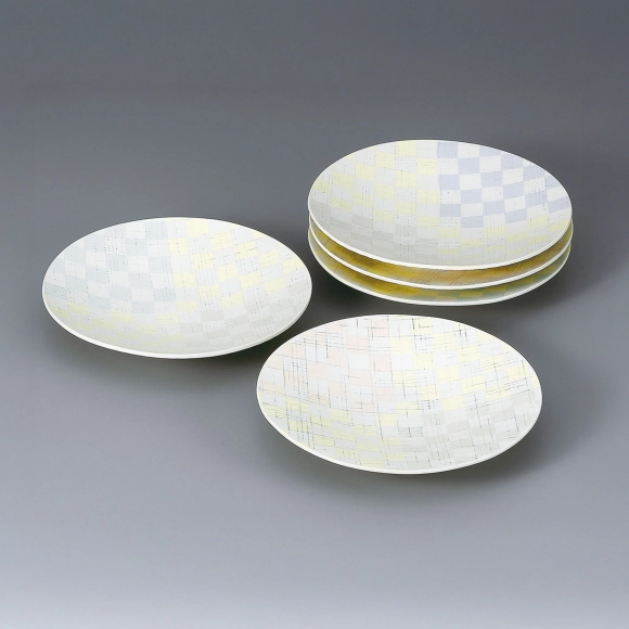 Set of Plates with Lattice Design
