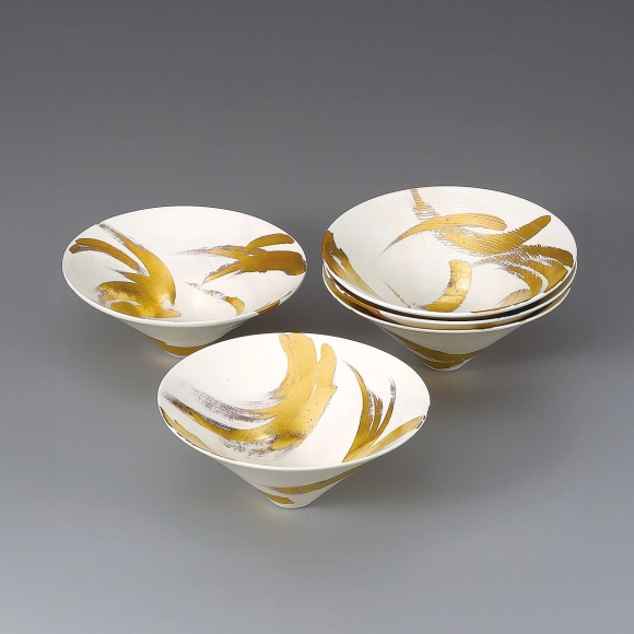 Vessel with White Porcelain and Gold Decoration