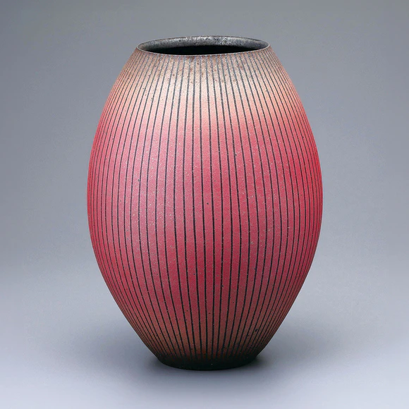 Madder Flower Vessel with Line Design