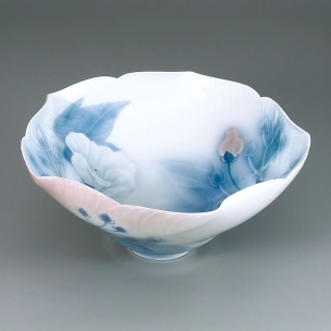 Bowl with Underglaze Blue Design "Suifuyo （Hibiscus mutabilis cv Versicolor）"