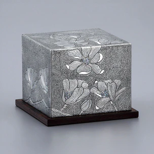 時代金工細工　古銅鍍金　花刻　緒締　V　R7366 時代金工細工 古銅鍍金 花刻 緒締 V R7366 - メルカリ