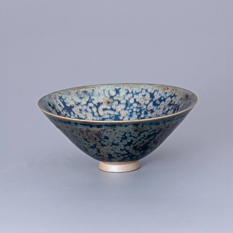 photo Tenmoku Tea Bowl with Oil-spot Glaze