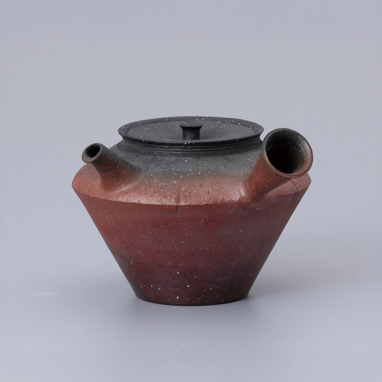 photo Nanban Teapot with Fire-kiln Effects and Pear-skin Texture
