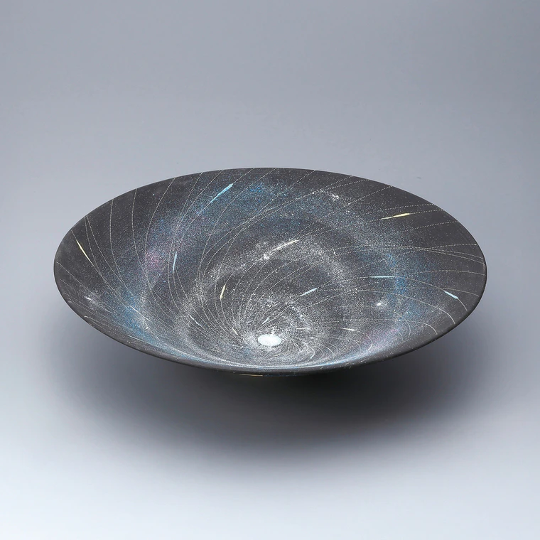 photo Large bowl with dark blue slip and line design "Nebula VI"