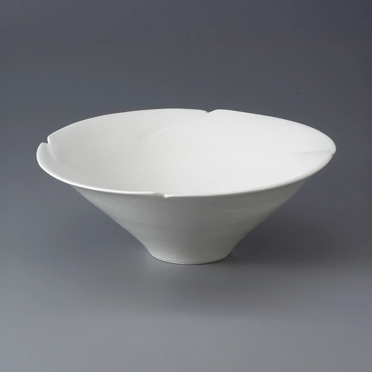 photo Flower-shaped White Porcelain Bowl, "Shu"