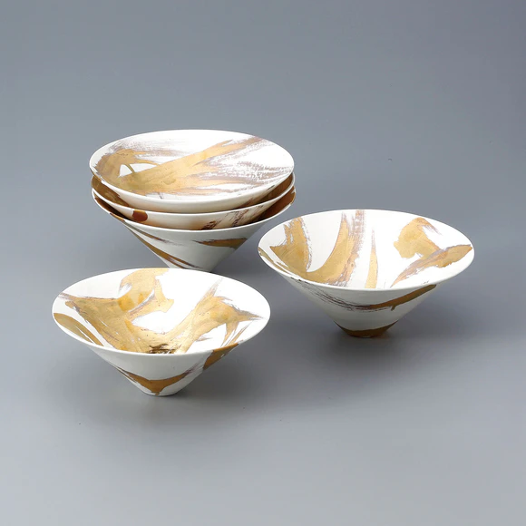 Vessel with White Porcelain and Gold Decoration 2025