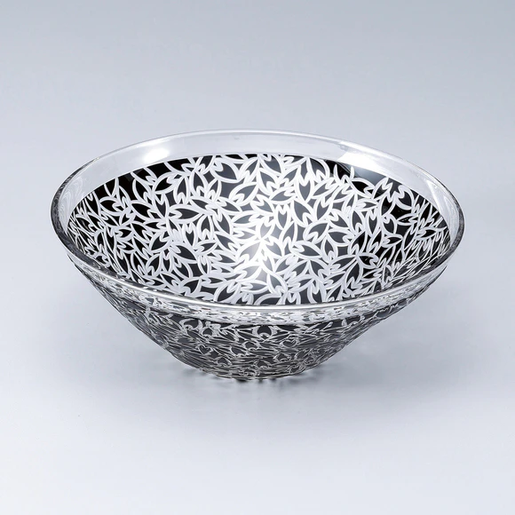 Black cased bowl with cherry blossom design and engraved decoration, Kiriko (Cut Glass)