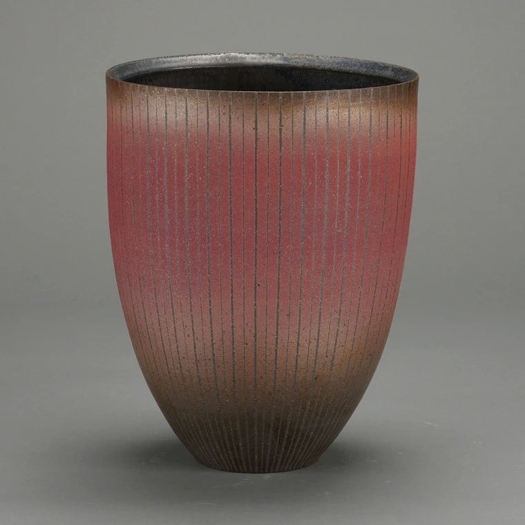 photo Madder Flower Vessel with Line Design