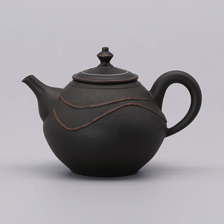photo Teapot with Kiln Mutation Effects and Black Wave Pattern with Red Decoration