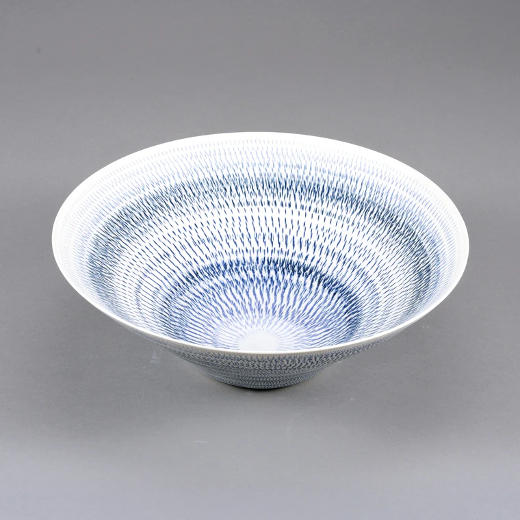 photo White Porcelain Large Plate with Tobikanna Engravings and Inlay "Blue"