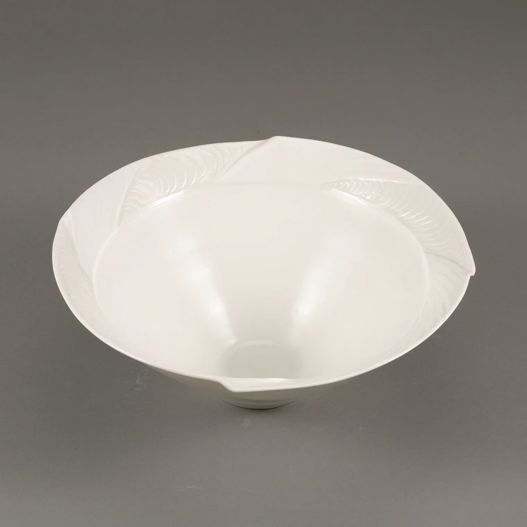 photo White Porcelain Bowl with Engraved Design