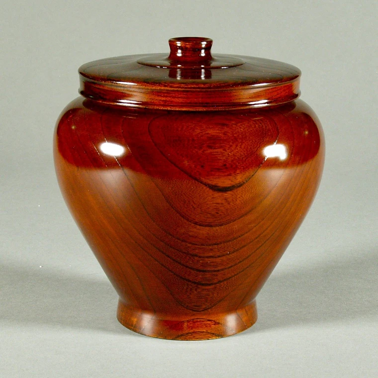 photo Zelkova Jar Finished in Wiped Urushi