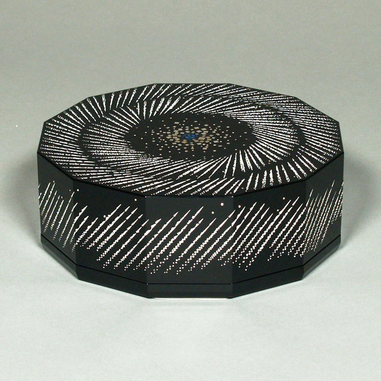photo Covered Box with Swirling Snow Design in Makie