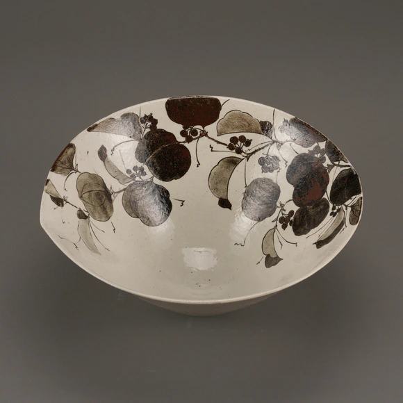 Bowl with Catbrier Design