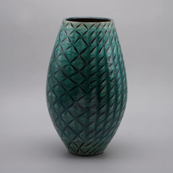 Flower Vessel with Ash Glaze and Curved Line in Engraving