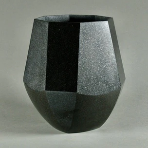 黒岩花器「玄星」