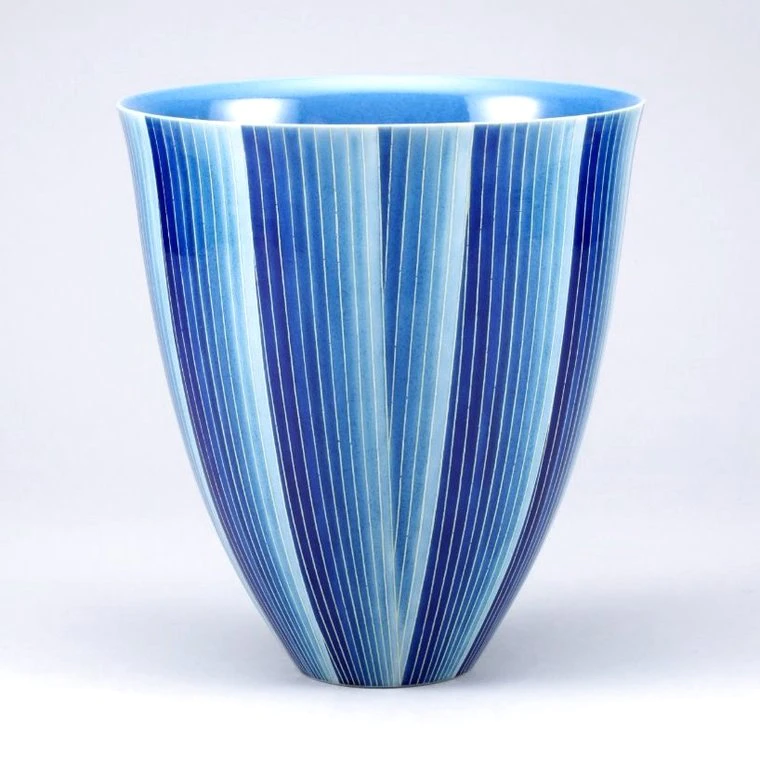 photo Flower Vessel with Line Design