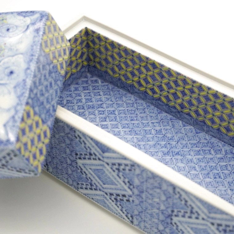 photo Box with Soft and Minute Design in Underglaze Blue – Qilin
