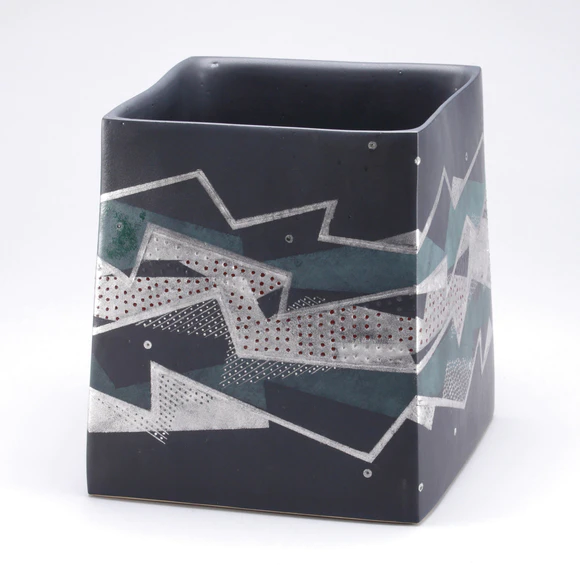 Vessel with Platinum Decoration "Drifting Mist"